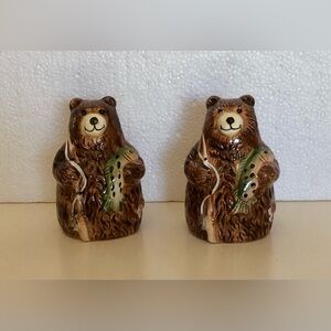 Fishing Grizzly ￼Bear Salt and Pepper Shakers Wcl